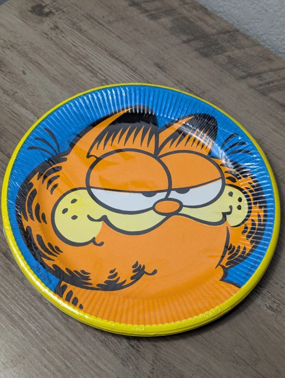 Garfield Party Plates - vintage Dead stock